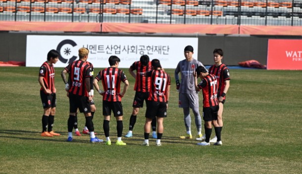 26.03.20.(금) 14시<br />
FC강릉 VS 당진시민축구단<br />
강릉종합운동장